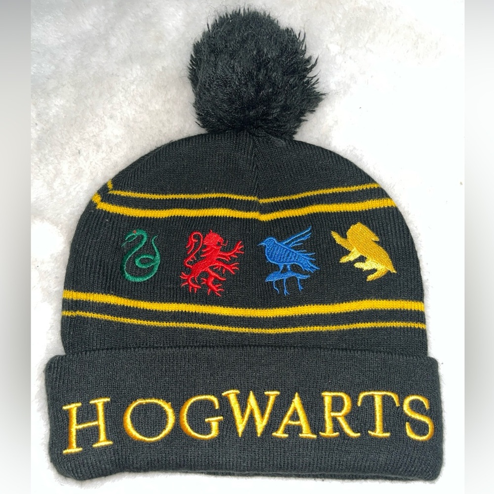 Harry Potter Hogwarts House Crest Pom Pom Beanie Hat Sz Adults Unisex